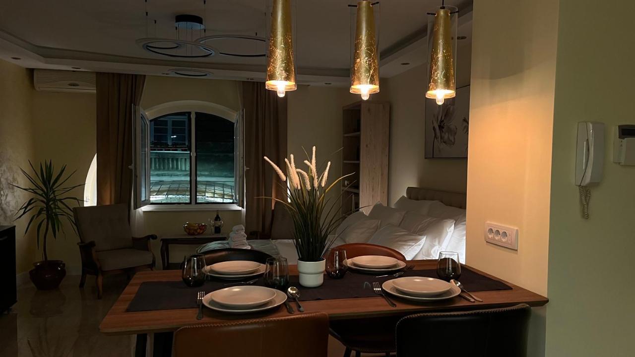 N10 Apartment Belgrado Esterno foto