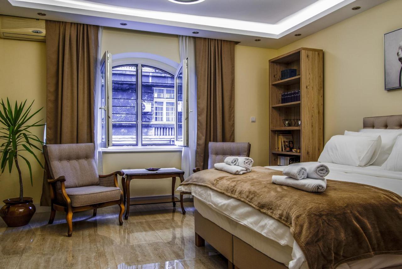 N10 Apartment Belgrado Esterno foto