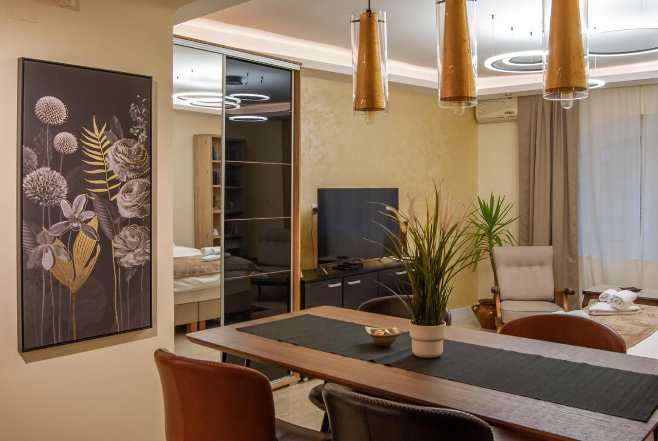 N10 Apartment Belgrado Esterno foto