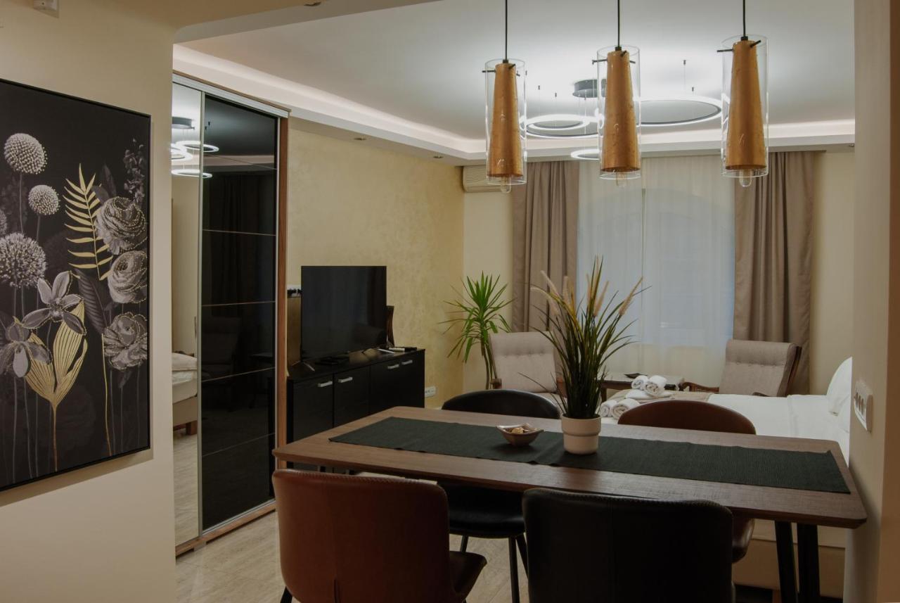 N10 Apartment Belgrado Esterno foto